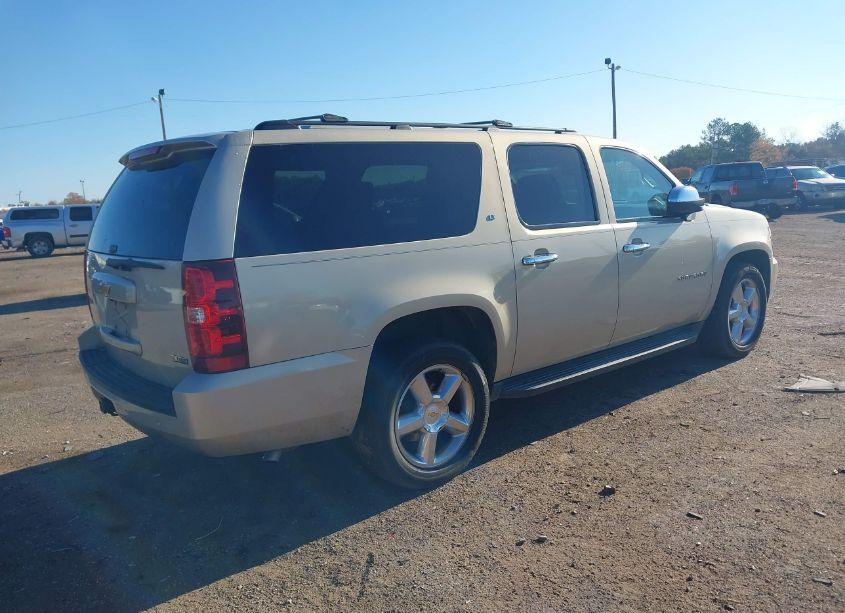 Photo 4 of 2011 Chevrolet Suburban 1500 LT1 (VIN 1GNSCJE02BR302264)