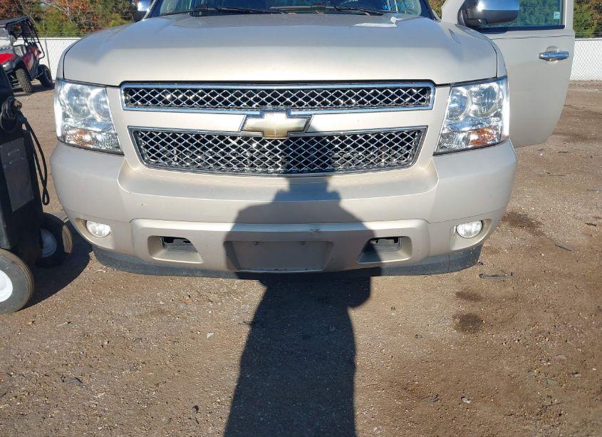Photo 6 of 2011 Chevrolet Suburban 1500 LT1 (VIN 1GNSCJE02BR302264)
