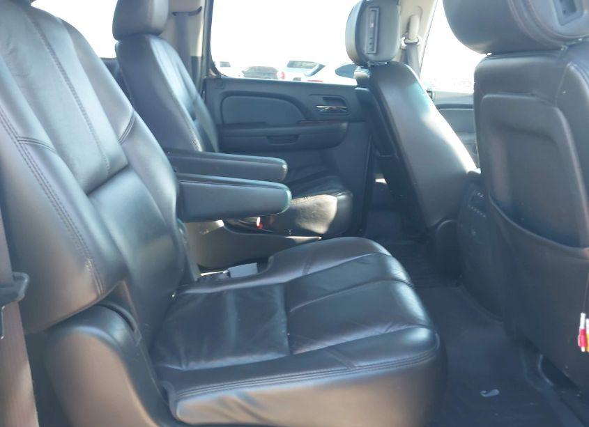 Photo 8 of 2011 Chevrolet Suburban 1500 LT1 (VIN 1GNSCJE02BR302264)