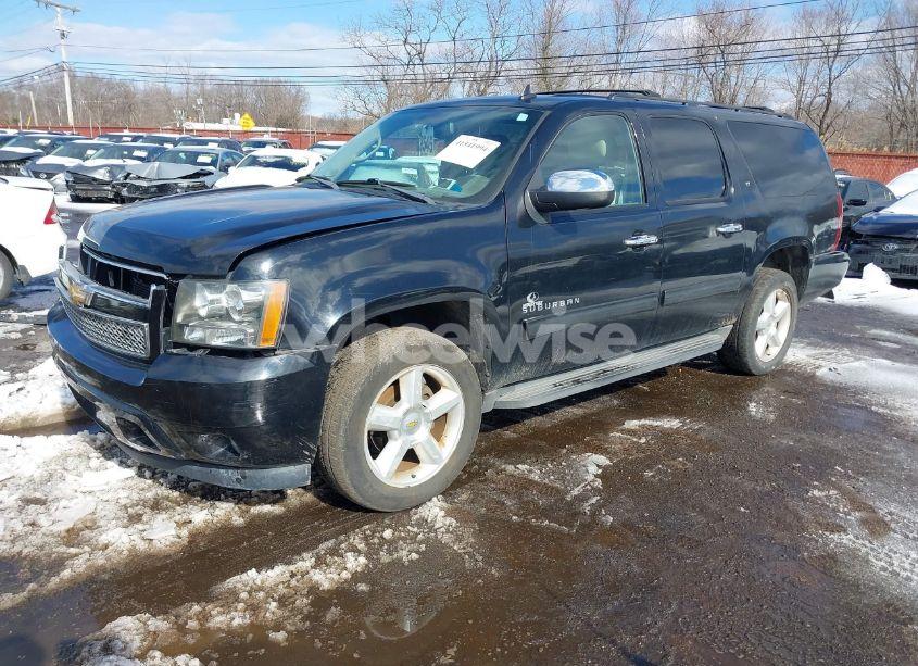 Photo 2 of 2012 Chevrolet Suburban 1500 LT (VIN 1GNSCJE02CR109193)