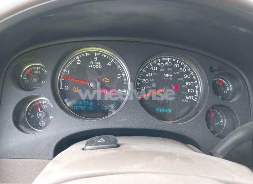 Photo 7 of 2012 Chevrolet Suburban 1500 LT (VIN 1GNSCJE02CR109193)