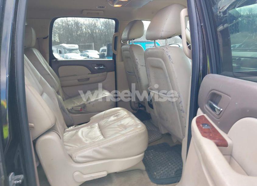 Photo 8 of 2012 Chevrolet Suburban 1500 LT (VIN 1GNSCJE02CR109193)