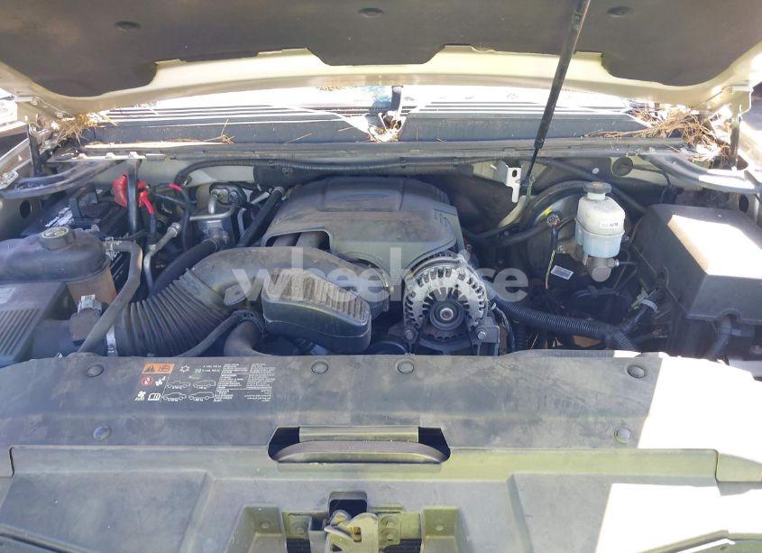 Photo 10 of 2013 Chevrolet Suburban 1500 LT (VIN 1GNSCJE02DR356229)