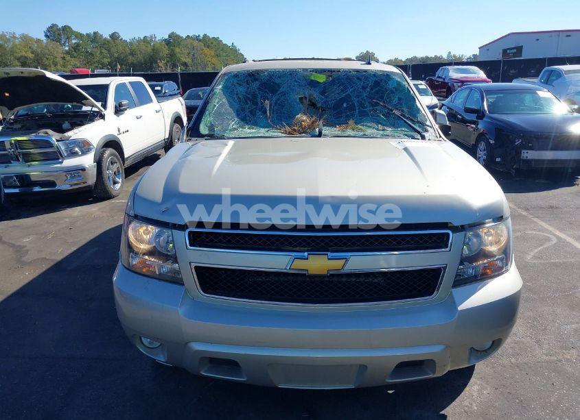 Photo 12 of 2013 Chevrolet Suburban 1500 LT (VIN 1GNSCJE02DR356229)