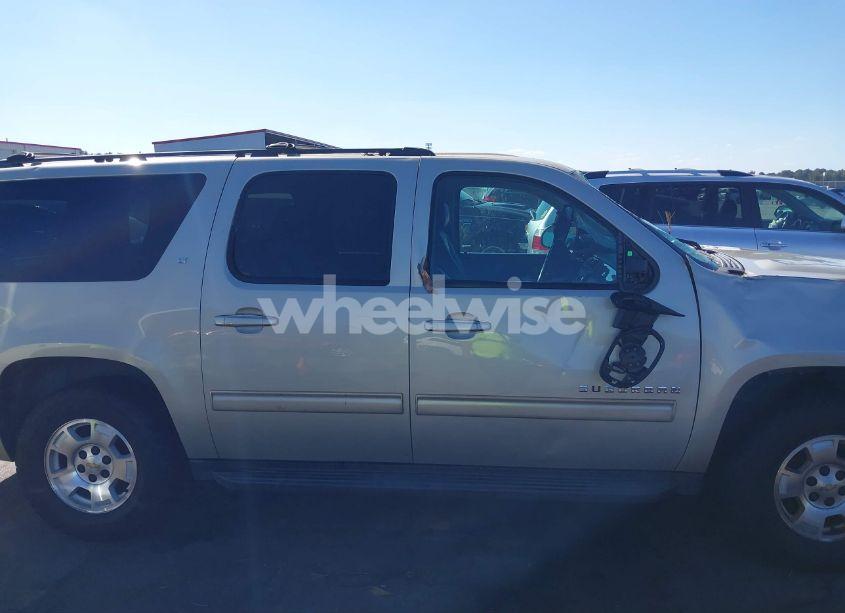 Photo 13 of 2013 Chevrolet Suburban 1500 LT (VIN 1GNSCJE02DR356229)