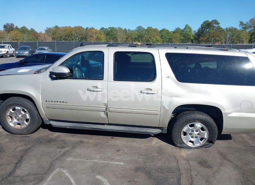 Photo 14 of 2013 Chevrolet Suburban 1500 LT (VIN 1GNSCJE02DR356229)