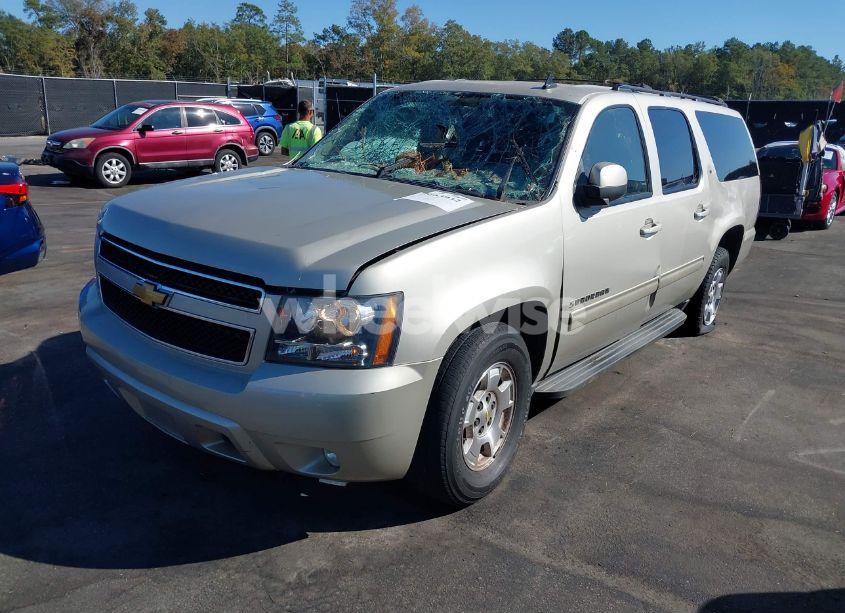 Photo 2 of 2013 Chevrolet Suburban 1500 LT (VIN 1GNSCJE02DR356229)