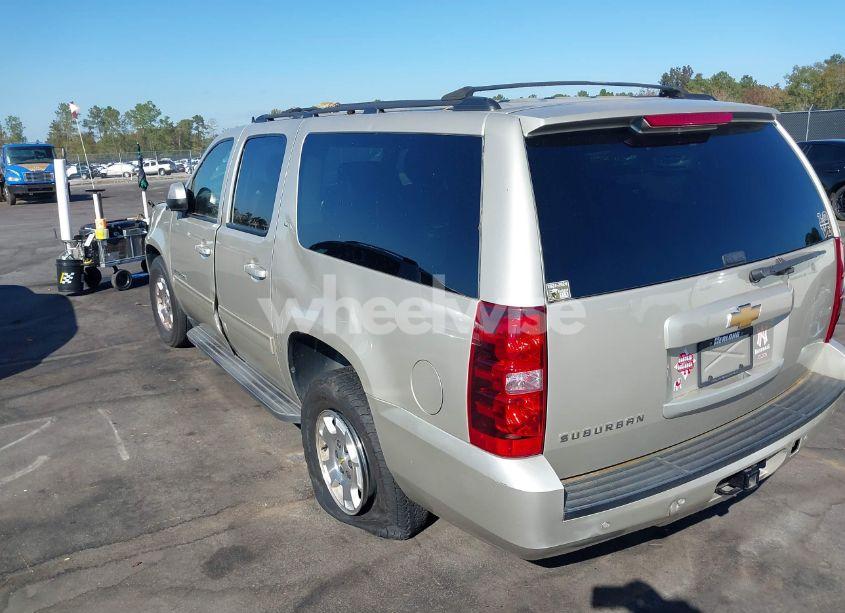 Photo 3 of 2013 Chevrolet Suburban 1500 LT (VIN 1GNSCJE02DR356229)