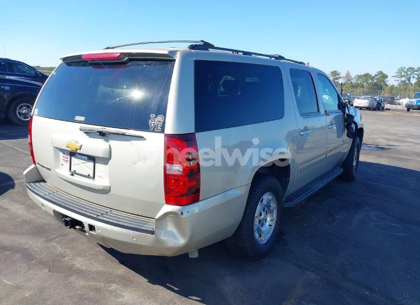 Photo 4 of 2013 Chevrolet Suburban 1500 LT (VIN 1GNSCJE02DR356229)