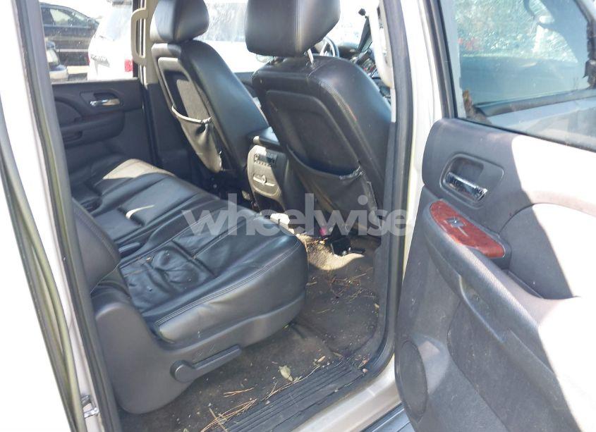 Photo 8 of 2013 Chevrolet Suburban 1500 LT (VIN 1GNSCJE02DR356229)