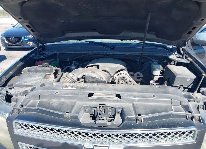 Photo 10 of 2011 Chevrolet Suburban 1500 LT1 (VIN 1GNSCJE03BR255374)