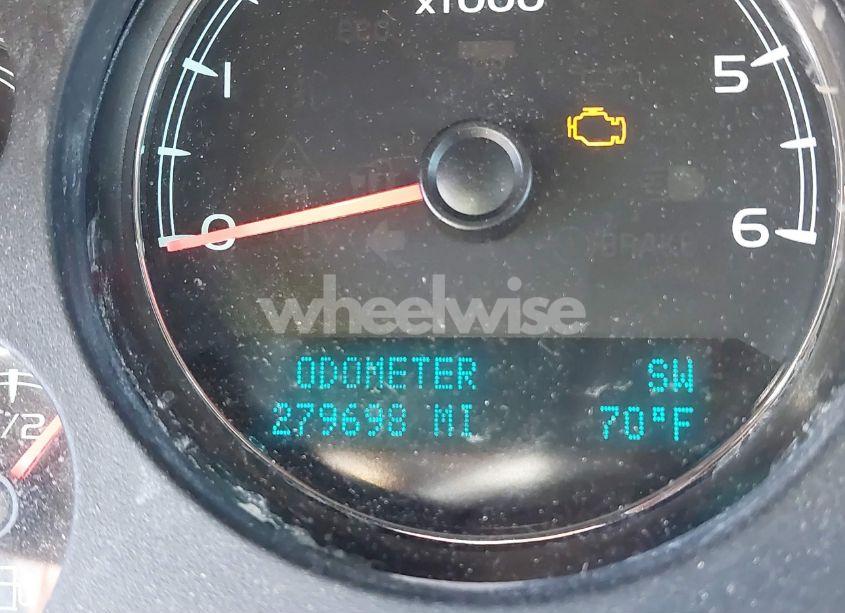 Photo 15 of 2011 Chevrolet Suburban 1500 LT1 (VIN 1GNSCJE03BR255374)