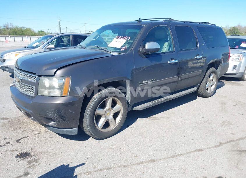 Photo 2 of 2011 Chevrolet Suburban 1500 LT1 (VIN 1GNSCJE03BR255374)
