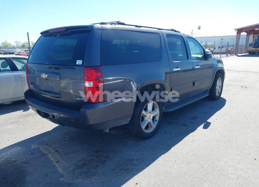 Photo 4 of 2011 Chevrolet Suburban 1500 LT1 (VIN 1GNSCJE03BR255374)