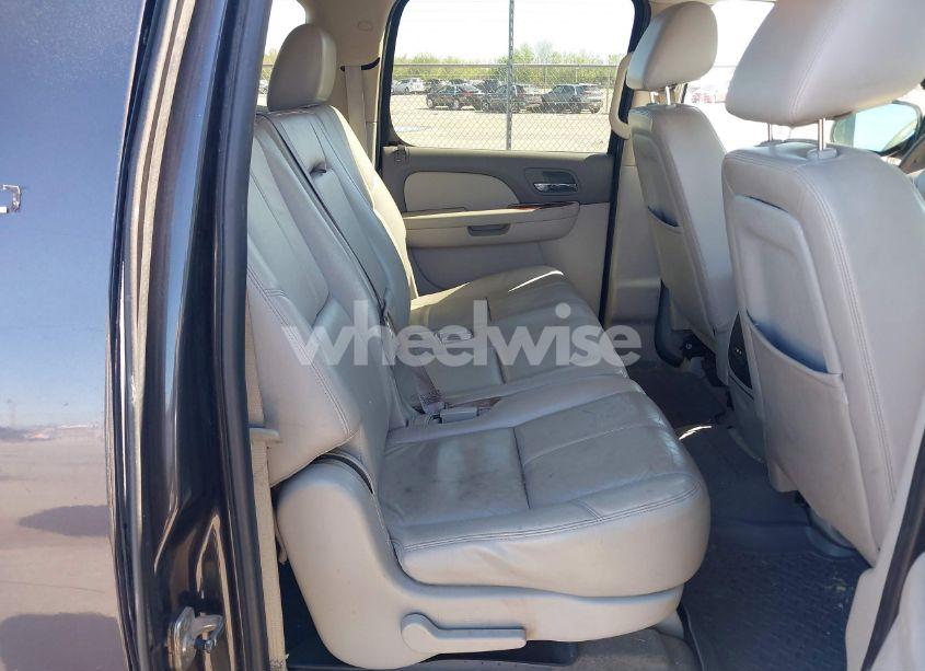 Photo 8 of 2011 Chevrolet Suburban 1500 LT1 (VIN 1GNSCJE03BR255374)