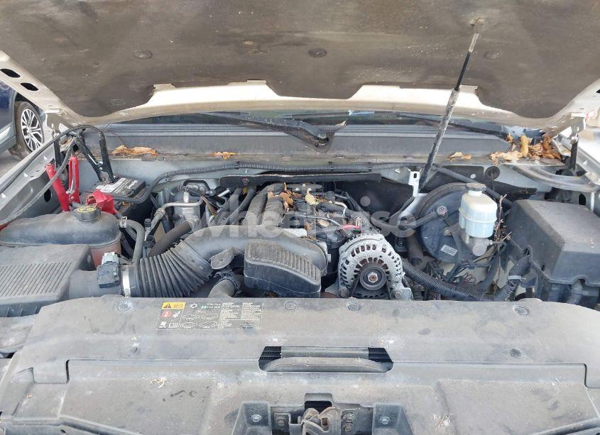 Photo 10 of 2013 Chevrolet Suburban 1500 LT (VIN 1GNSCJE03DR105672)