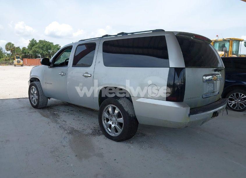 Photo 3 of 2013 Chevrolet Suburban 1500 LT (VIN 1GNSCJE03DR105672)