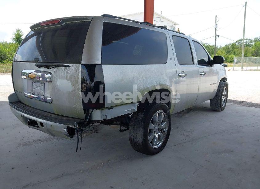 Photo 4 of 2013 Chevrolet Suburban 1500 LT (VIN 1GNSCJE03DR105672)