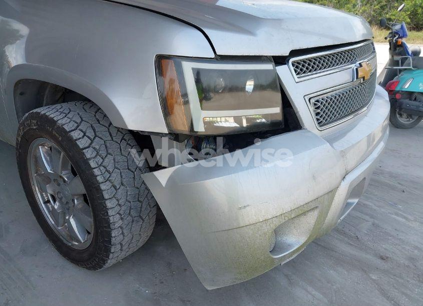 Photo 6 of 2013 Chevrolet Suburban 1500 LT (VIN 1GNSCJE03DR105672)