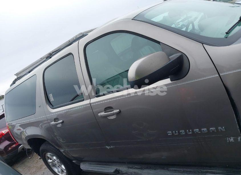 Photo 13 of 2013 Chevrolet Suburban 1500 LT (VIN 1GNSCJE03DR160204)