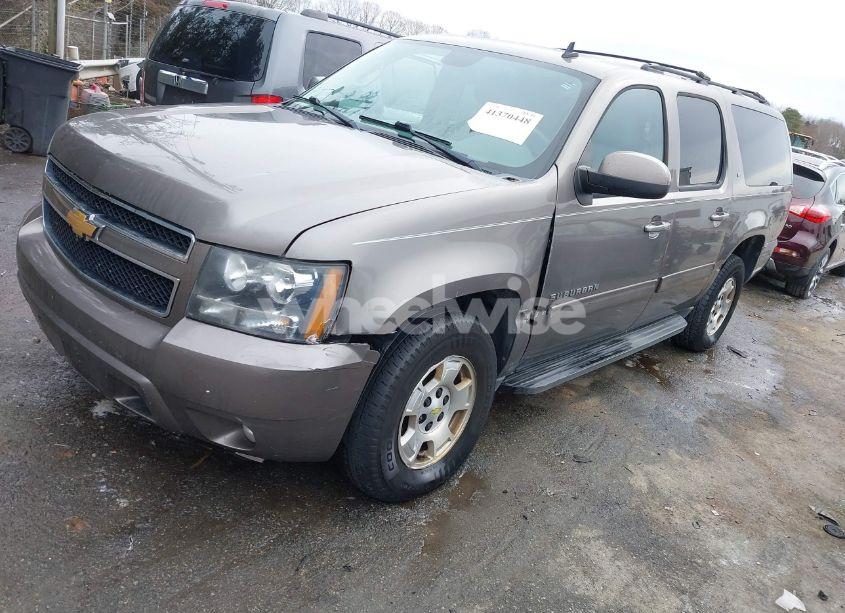 Photo 2 of 2013 Chevrolet Suburban 1500 LT (VIN 1GNSCJE03DR160204)