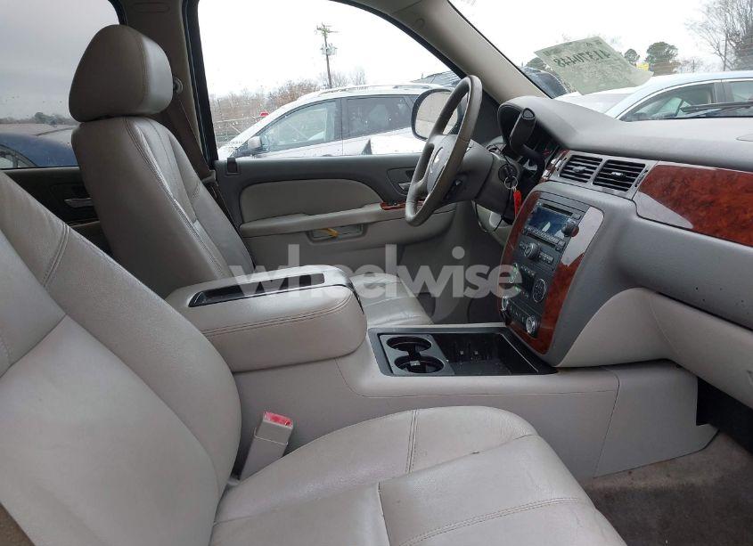 Photo 5 of 2013 Chevrolet Suburban 1500 LT (VIN 1GNSCJE03DR160204)