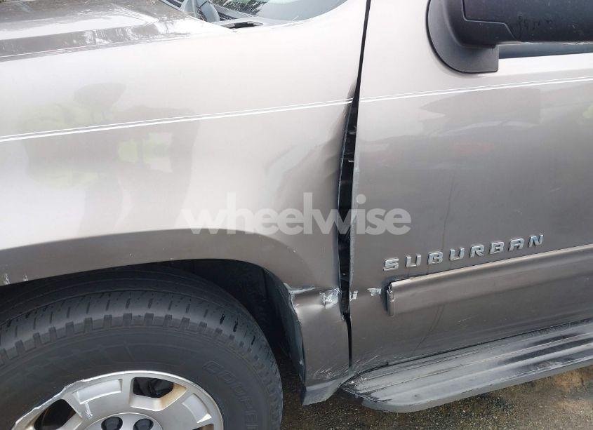 Photo 6 of 2013 Chevrolet Suburban 1500 LT (VIN 1GNSCJE03DR160204)