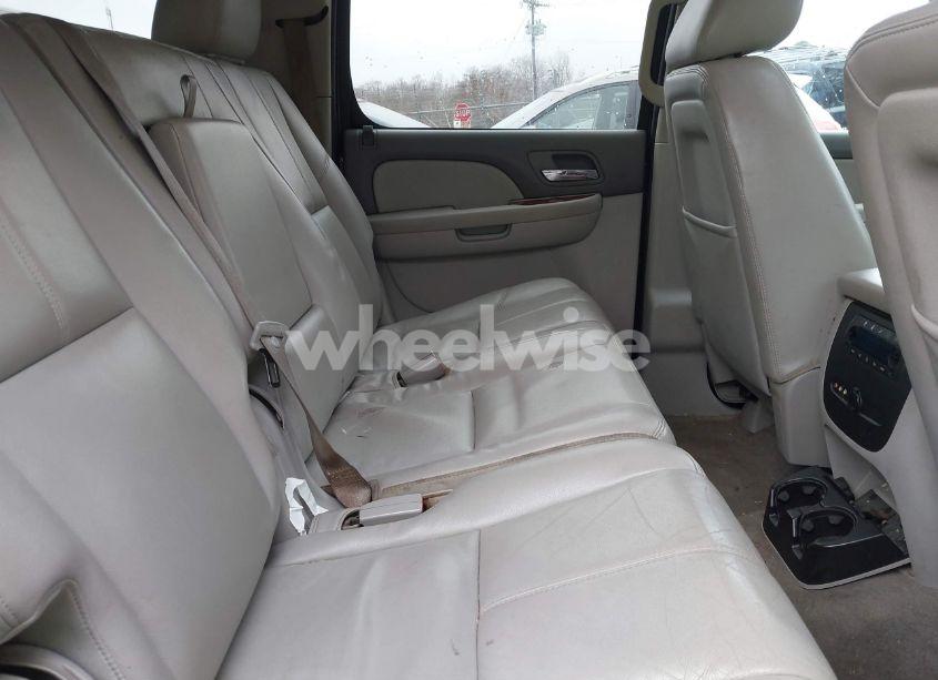 Photo 8 of 2013 Chevrolet Suburban 1500 LT (VIN 1GNSCJE03DR160204)