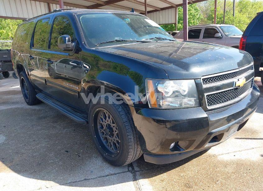 2014 Chevrolet Suburban 1500 LT (VIN 1GNSCJE03ER203943) main photo