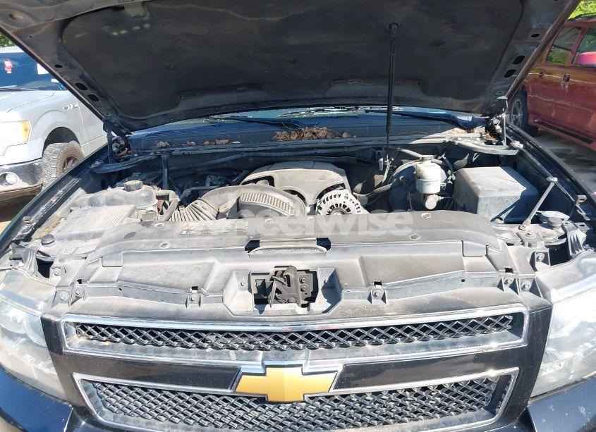 Photo 10 of 2014 Chevrolet Suburban 1500 LT (VIN 1GNSCJE03ER203943)