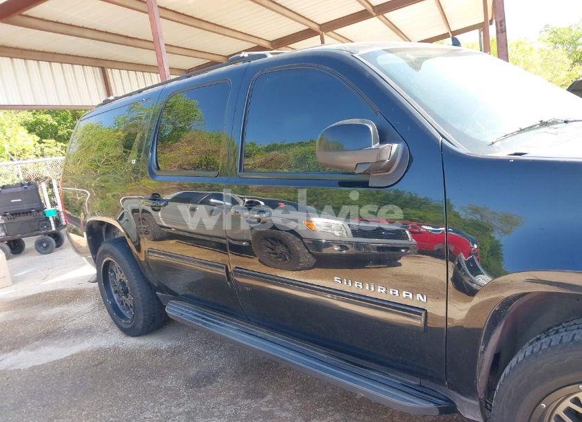 Photo 14 of 2014 Chevrolet Suburban 1500 LT (VIN 1GNSCJE03ER203943)