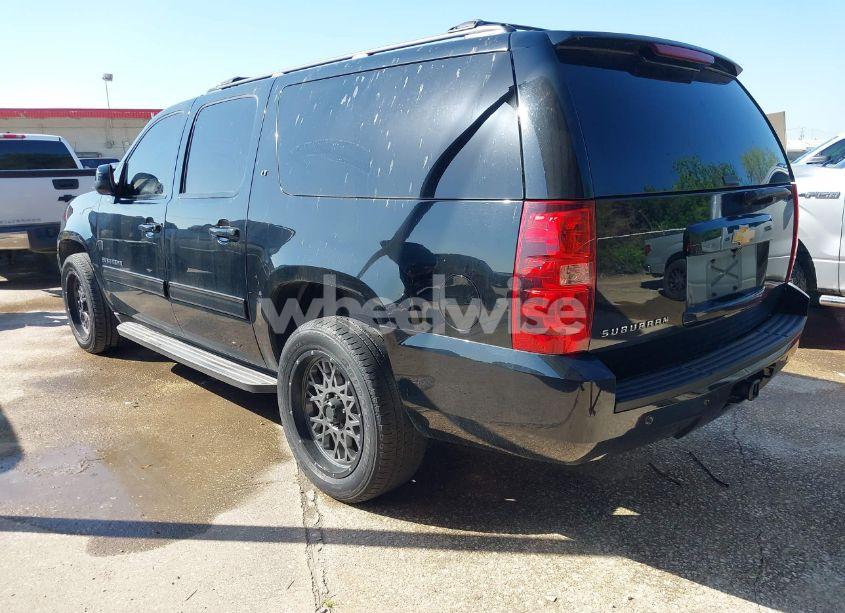 Photo 3 of 2014 Chevrolet Suburban 1500 LT (VIN 1GNSCJE03ER203943)