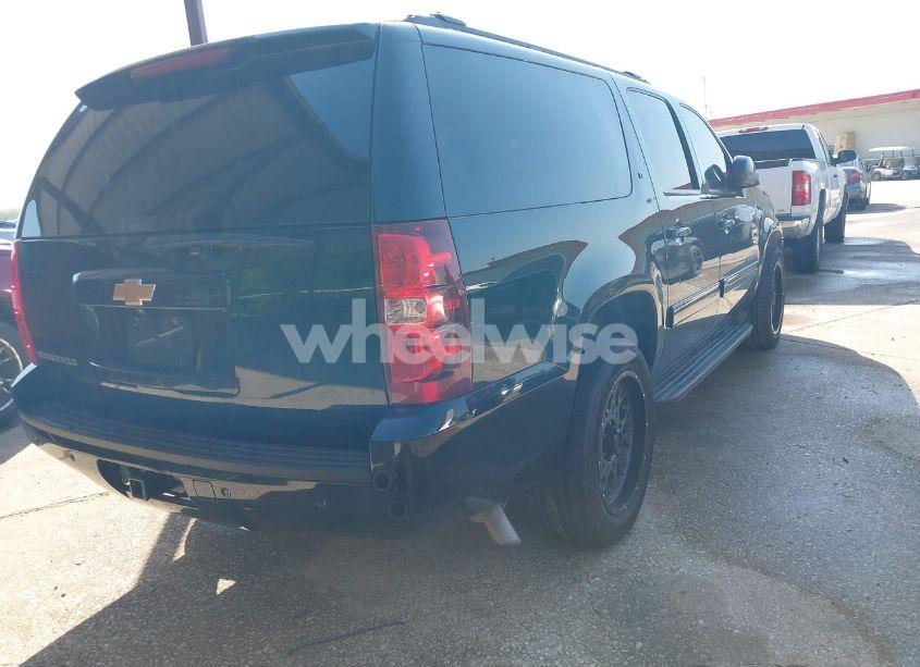 Photo 4 of 2014 Chevrolet Suburban 1500 LT (VIN 1GNSCJE03ER203943)