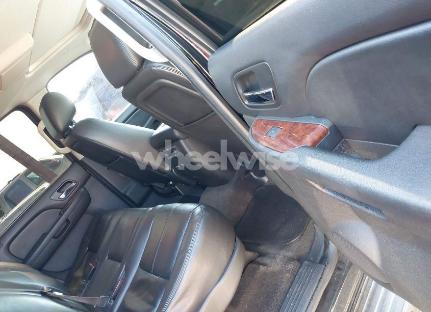 Photo 8 of 2014 Chevrolet Suburban 1500 LT (VIN 1GNSCJE03ER203943)