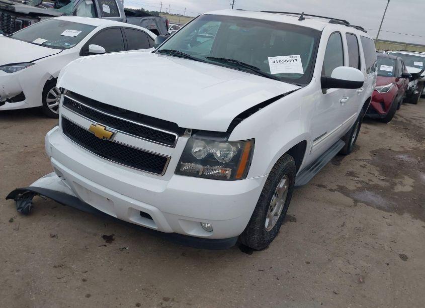 Photo 2 of 2012 Chevrolet Suburban 1500 LT (VIN 1GNSCJE04CR212129)