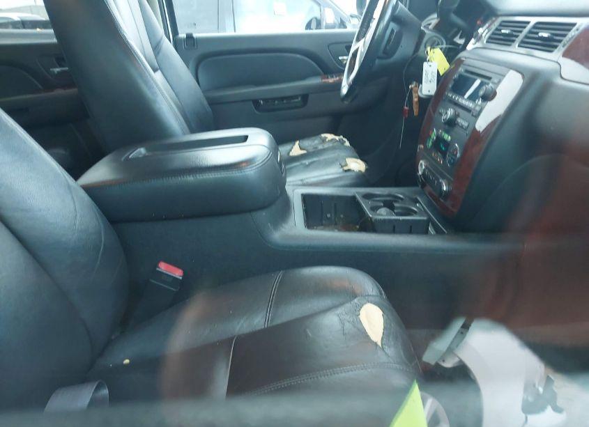 Photo 5 of 2012 Chevrolet Suburban 1500 LT (VIN 1GNSCJE04CR212129)