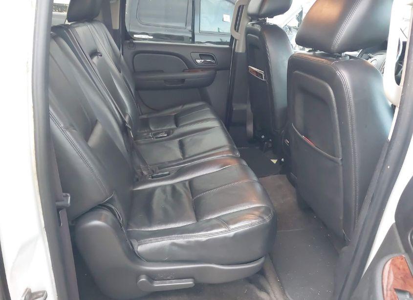 Photo 8 of 2012 Chevrolet Suburban 1500 LT (VIN 1GNSCJE04CR212129)