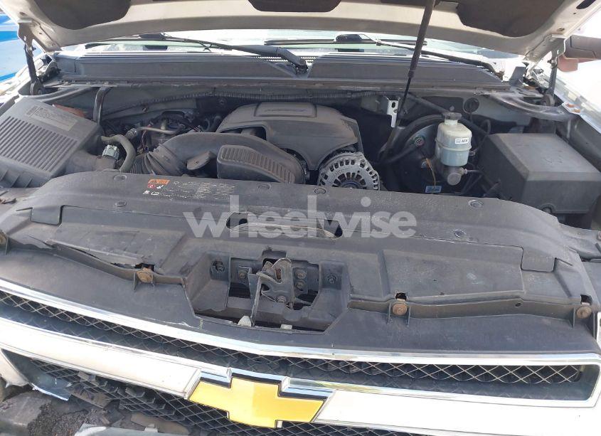 Photo 10 of 2012 Chevrolet Suburban 1500 LT (VIN 1GNSCJE04CR230288)