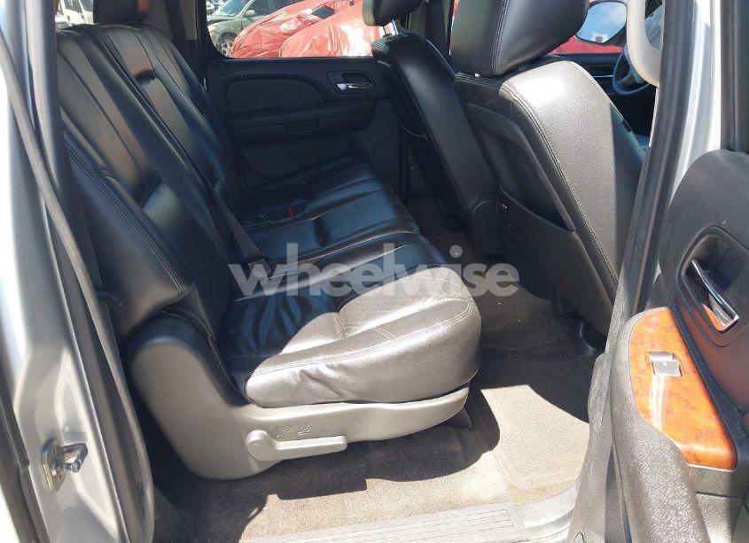 Photo 8 of 2012 Chevrolet Suburban 1500 LT (VIN 1GNSCJE04CR230288)