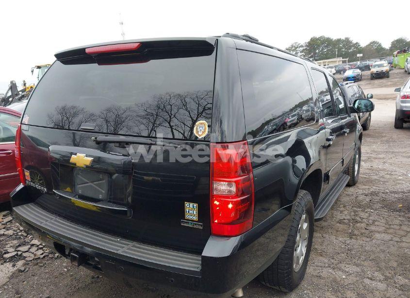 Photo 4 of 2012 Chevrolet Suburban 1500 LT (VIN 1GNSCJE04CR261802)