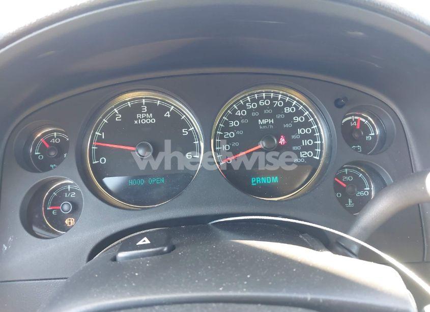 Photo 7 of 2012 Chevrolet Suburban 1500 LT (VIN 1GNSCJE04CR261802)