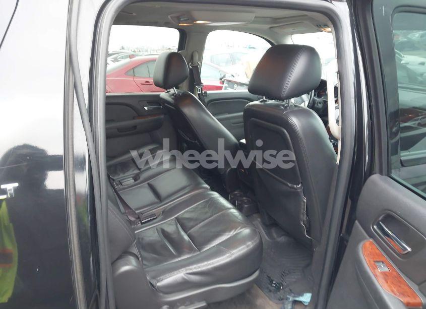 Photo 8 of 2012 Chevrolet Suburban 1500 LT (VIN 1GNSCJE04CR261802)