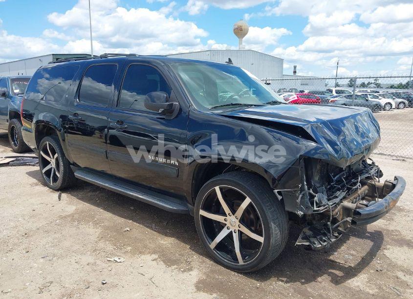 2013 Chevrolet Suburban 1500 LT (VIN 1GNSCJE04DR146389) main photo