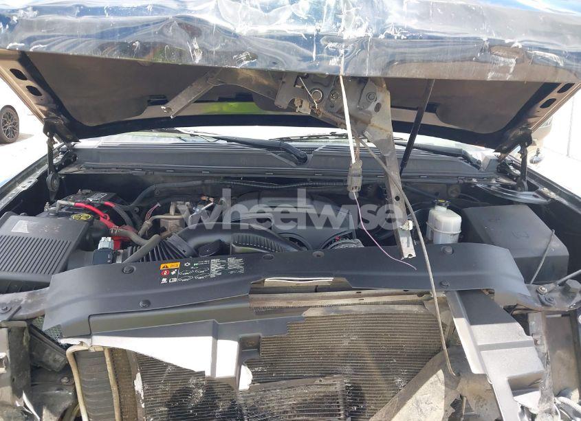 Photo 10 of 2013 Chevrolet Suburban 1500 LT (VIN 1GNSCJE04DR146389)