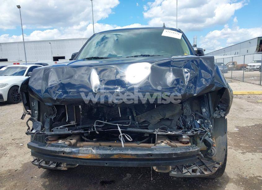 Photo 12 of 2013 Chevrolet Suburban 1500 LT (VIN 1GNSCJE04DR146389)