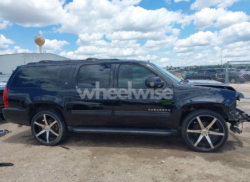 Photo 13 of 2013 Chevrolet Suburban 1500 LT (VIN 1GNSCJE04DR146389)