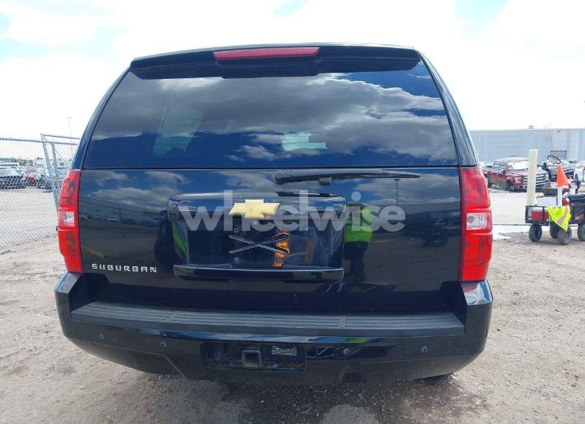 Photo 16 of 2013 Chevrolet Suburban 1500 LT (VIN 1GNSCJE04DR146389)