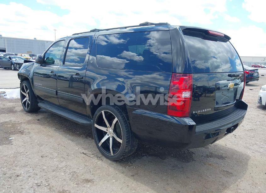 Photo 3 of 2013 Chevrolet Suburban 1500 LT (VIN 1GNSCJE04DR146389)