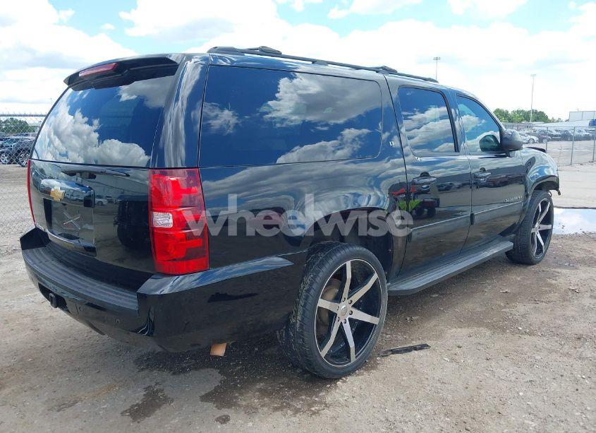 Photo 4 of 2013 Chevrolet Suburban 1500 LT (VIN 1GNSCJE04DR146389)