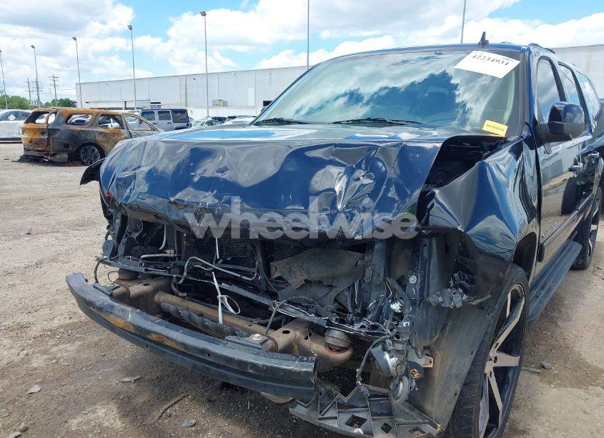 Photo 6 of 2013 Chevrolet Suburban 1500 LT (VIN 1GNSCJE04DR146389)